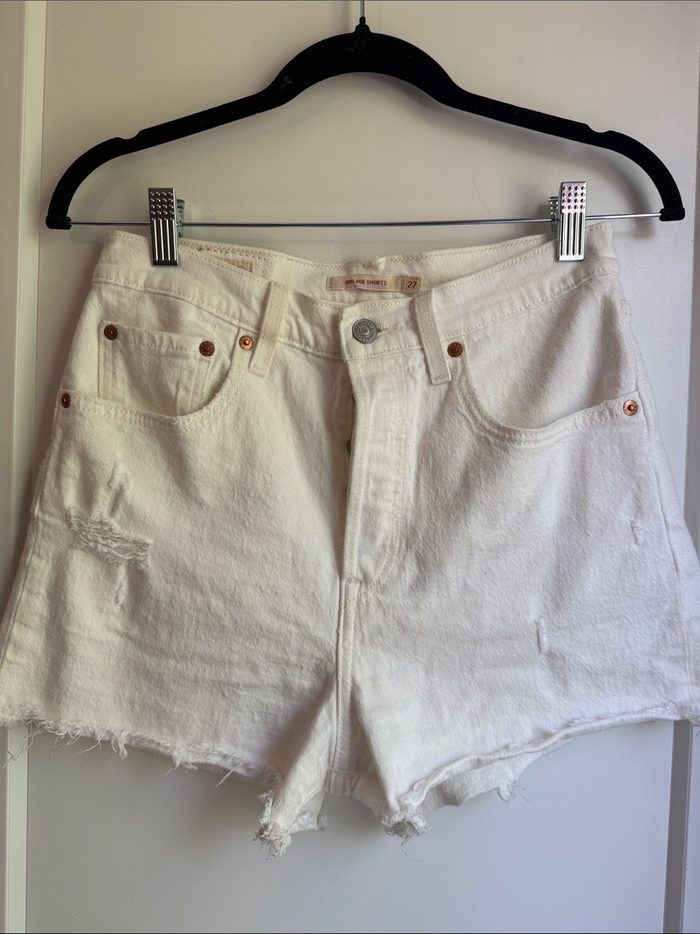 Levi’s Premium Ribcage Shorts - White